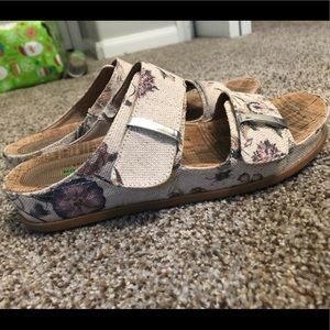 Baretrap Cherilyn Sandals!